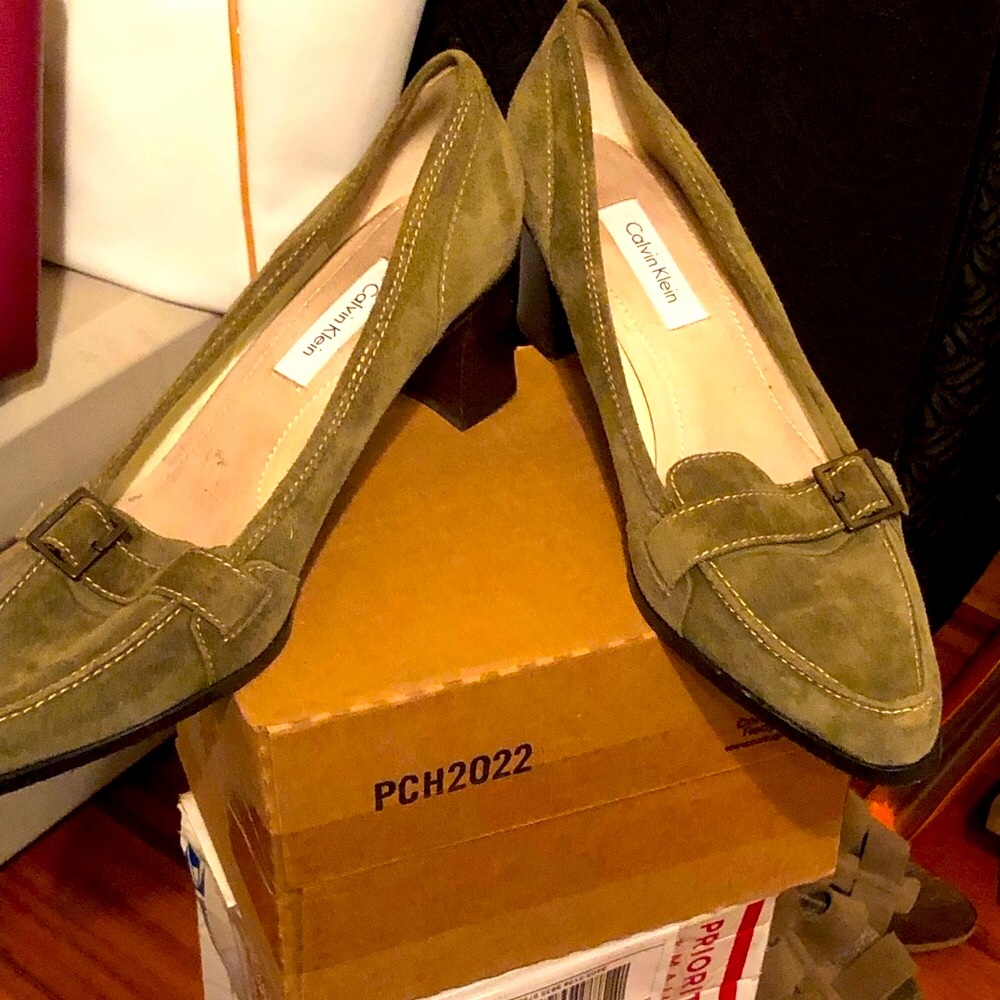 CALVIN KLEIN | Olive-green suede shoes